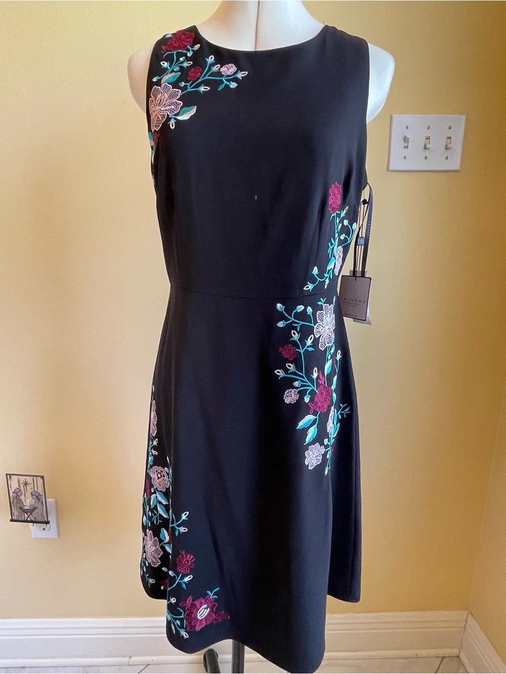Laundry By Shelli Segal NWT Black Dress with Multicolor Floral Embroidery